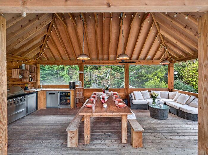 5 Bedroom Detached House For Sale In Butts Way, Aston Rowant, OX49