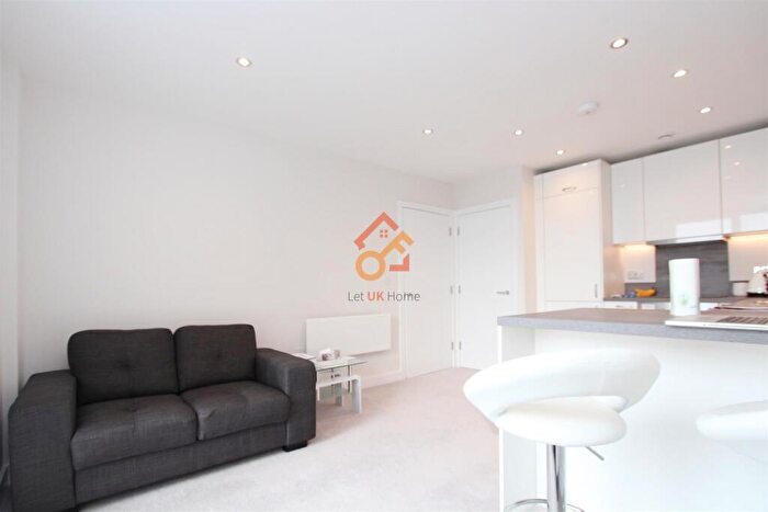1 Bedroom Flat For Sale In Montagu House, Padworth Avenue, Kennet Island, Reading, RG2
