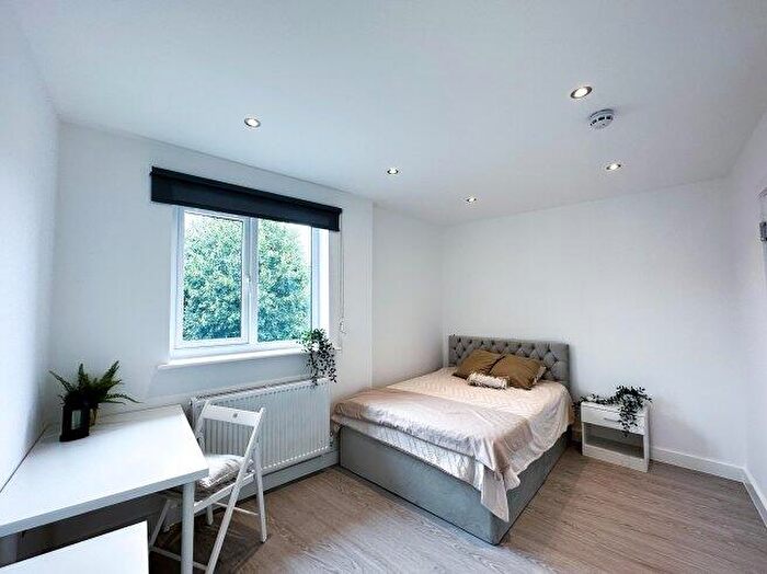 2 Bedroom Flat To Rent In Baskerville Gardens, NW10