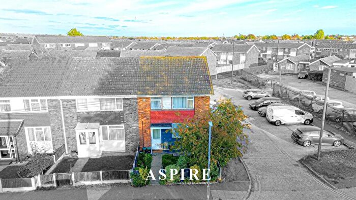 3 Bedroom End Of Terrace House For Sale In Third Avenue, Canvey Island, SS8