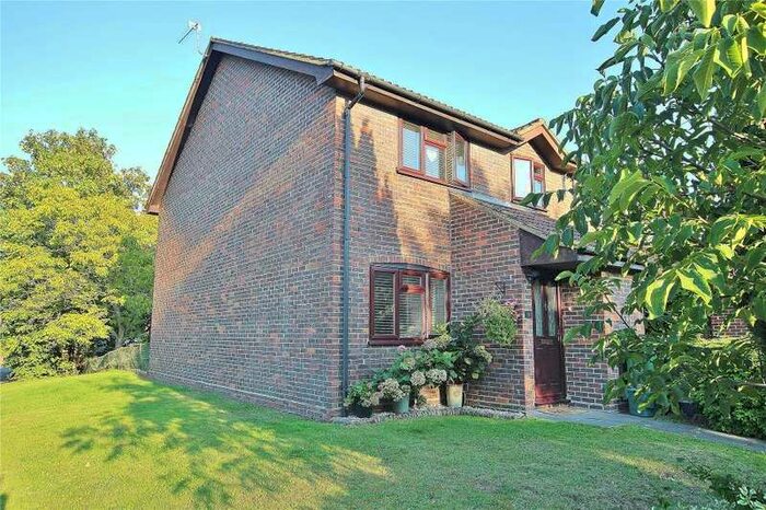 2 Bedroom Apartment To Rent In Lightwater, Surrey, GU18