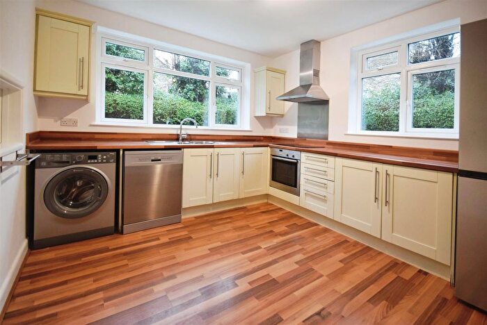 2 Bedroom Maisonette To Rent In Cambridge Road, London, SW20