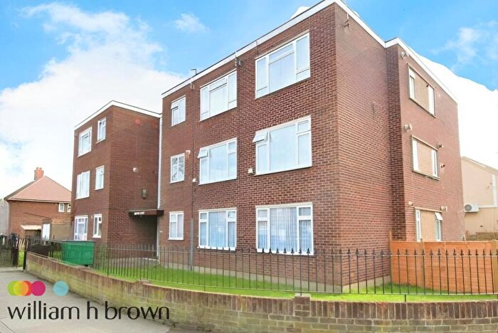 2 Bedroom Flat To Rent In Ashton Court, Lenthal Avenue, Grays, RM17