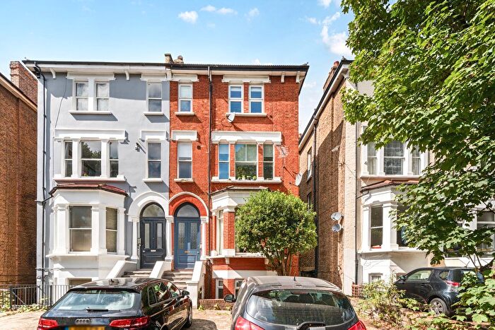 Studio For Sale In The Avenue, London, W13