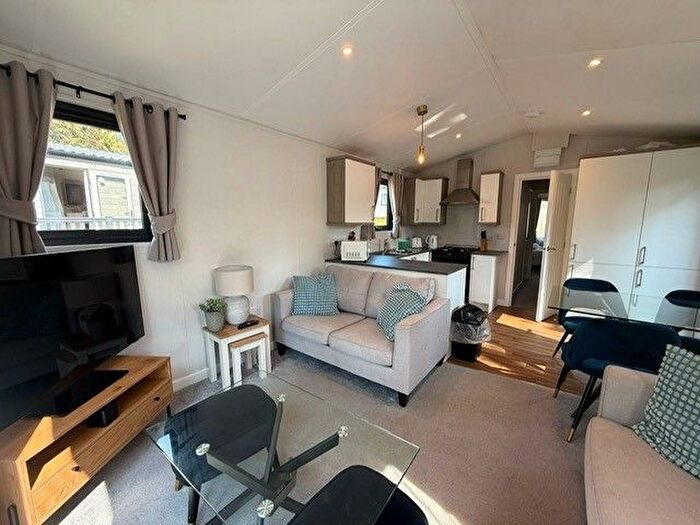 2 Bedroom Mobile/park Home For Sale In Hafton, Hunters Quay, Dunoon, PA23