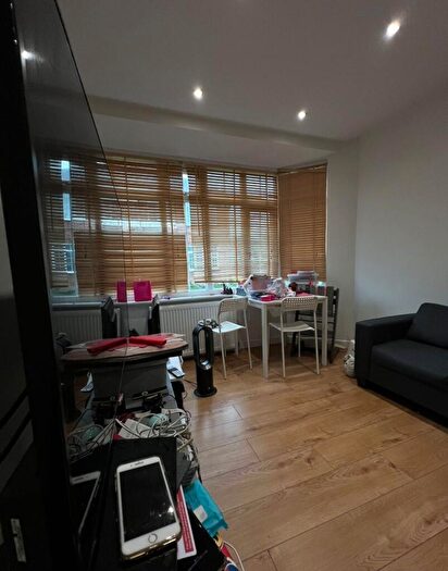 2 Bedroom Flat To Rent In Torrington Court, Torrington Park, London, N12