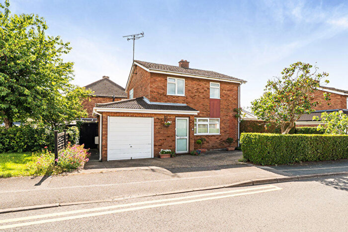 3 Bedroom Detached House For Sale In Frensham Drive, Bletchley, Milton Keynes, MK2