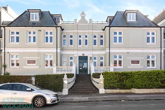 2 Bedroom Apartment For Sale In De Courcel Road, Brighton, BN2