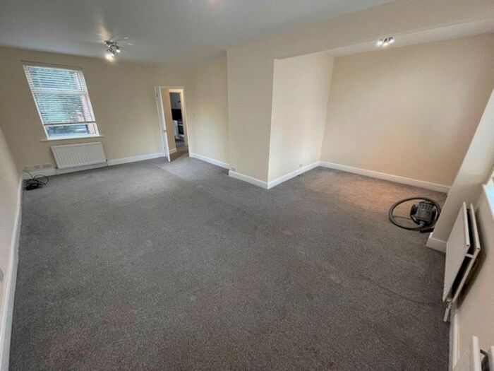 3 Bedroom Flat To Rent In Station Road, Edgware, HA8