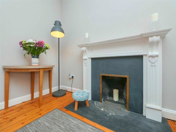 2 Bedroom Flat To Rent In Canon Street, Edinburgh, EH3