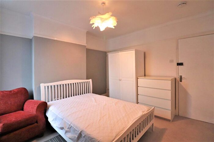 3 Bedroom Terraced House To Rent In Daisy Road, Birmingham, B16