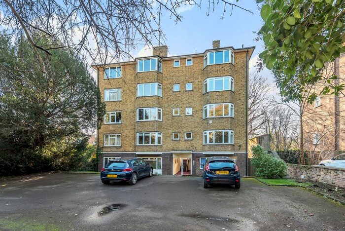 2 Bedroom Flat To Rent In St. Johns Park, London SE3