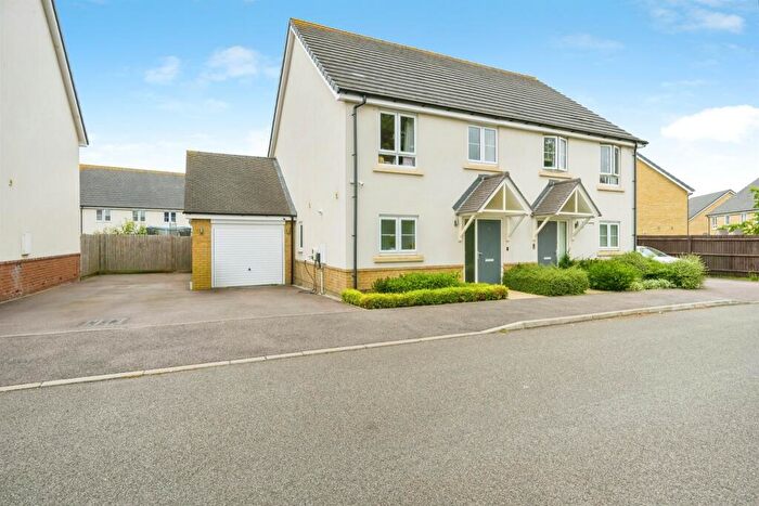 3 Bedroom Semi-Detached House For Sale In Cheshire Rise, Leighton Buzzard, LU7