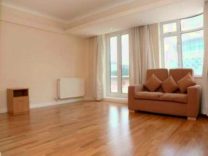 Studio To Rent In Euston Road, London, NW1