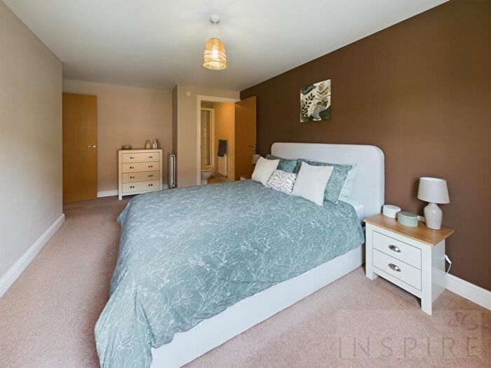 2 Bedroom Flat For Sale In Commonwealth Drive, Howlands Court, RH10