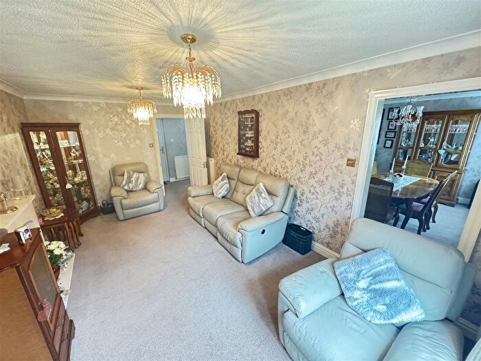 4 Bedroom Detached House For Sale In Palmers Croft, Chelmsford, CM2