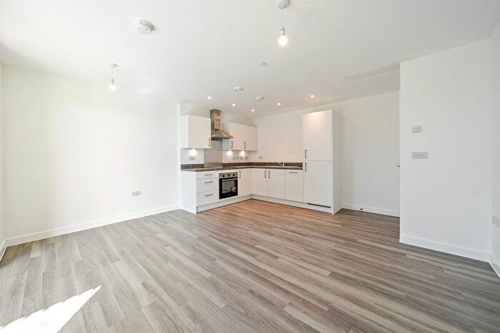 2 Bedroom Flat For Sale In Moorbridge Road, Maidenhead, SL6
