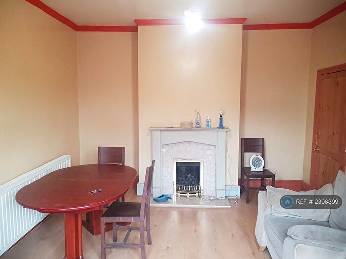 3 Bedroom End Of Terrace House To Rent In Idsworth Road, Sheffield, S5
