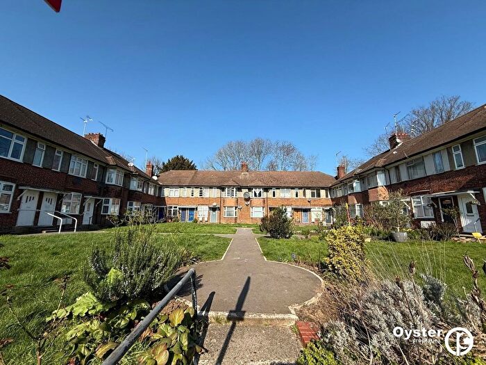 2 Bedroom Flat For Sale In Upper Park Road, Cedar Court Upper Park Road, N11