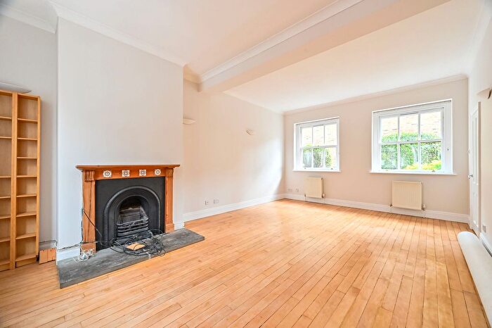 2 Bedroom Property For Sale In Hardwicke Mews, Islington, London, WC1X