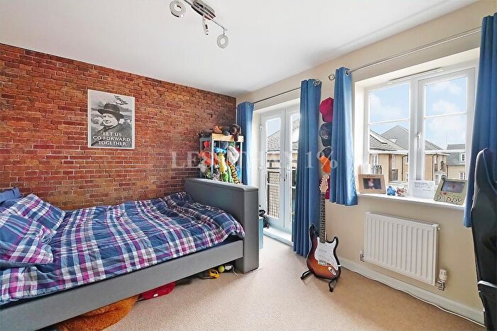 3 Bedroom Terraced House For Sale In Lockgate Road -, NN4