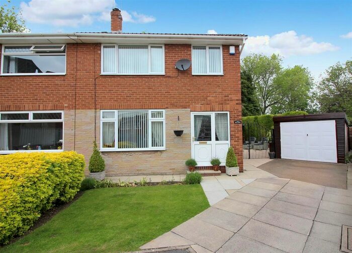 Houses for sale & to rent in LS25 7EX, Sandgate Drive, Kippax And
