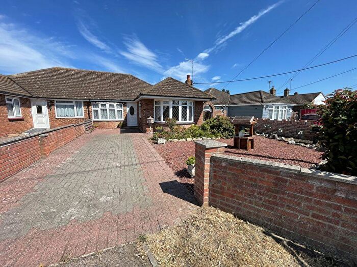 3 Bedroom Bungalow For Sale In Beacon Way, Point Clear, CO16
