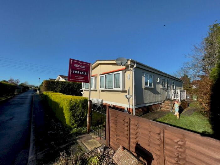 2 Bedroom Mobile/park Home For Sale In Holly Close, Thatcham RG19