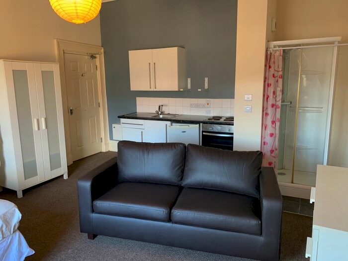 Studio To Rent In Balmoral Place, Halifax, HX1