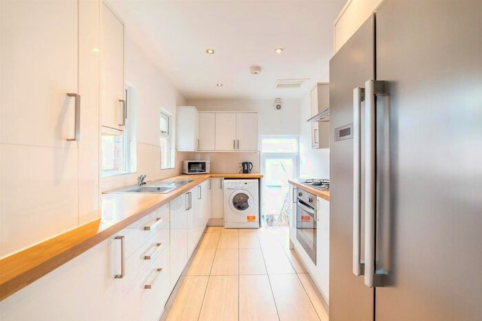 6 Bedroom Maisonette To Rent In Goldspink Lane, Sandyford, Newcastle Upon Tyne, NE2