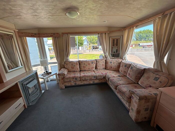 2 Bedroom Mobile/park Home For Sale In Southfield Lane, Tunstall, Hull, HU12