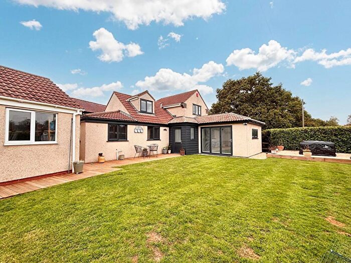 3 Bedroom Detached House For Sale In Hill Road, Rockhampton, GL13