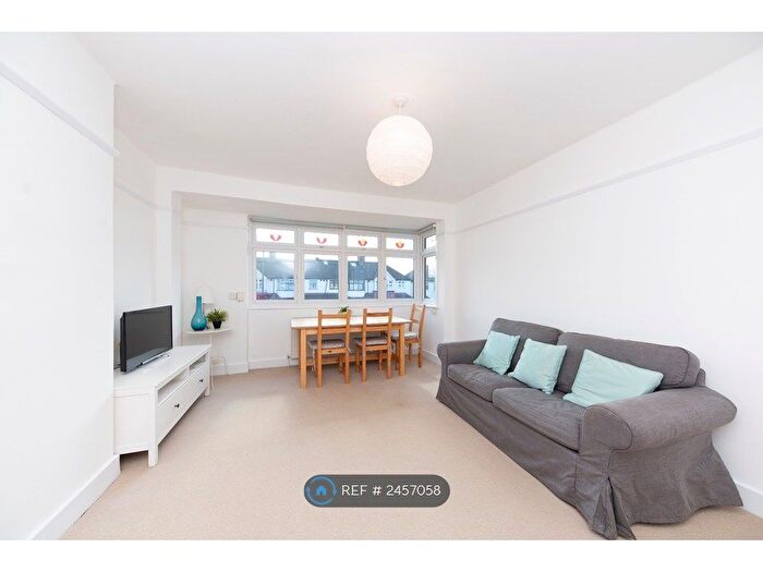2 Bedroom Flat To Rent In Raynes Park, London, SW20
