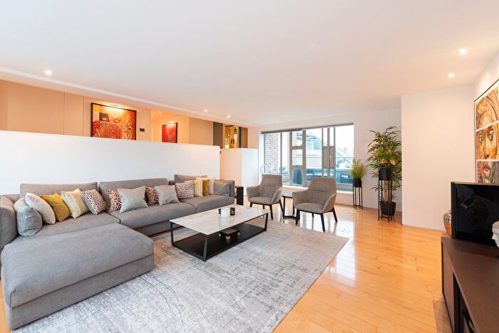 3 Bedroom Flat To Rent In Hall Road, London, NW8