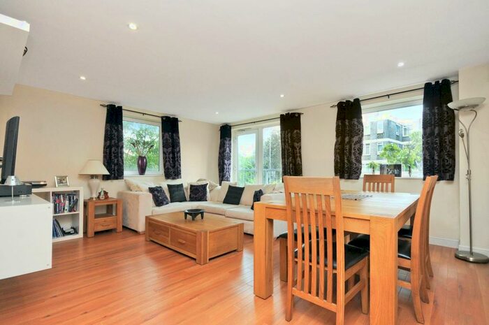 2 Bedroom Flat To Rent In Lamberts Road, Surbiton, KT5