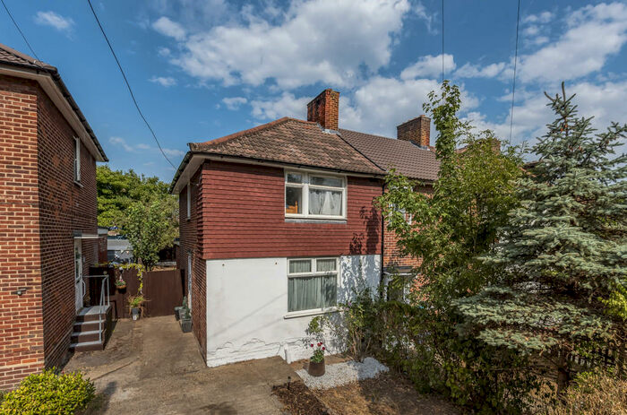 3 Bedroom End Of Terrace House To Rent In Wayside Grove, London, SE9