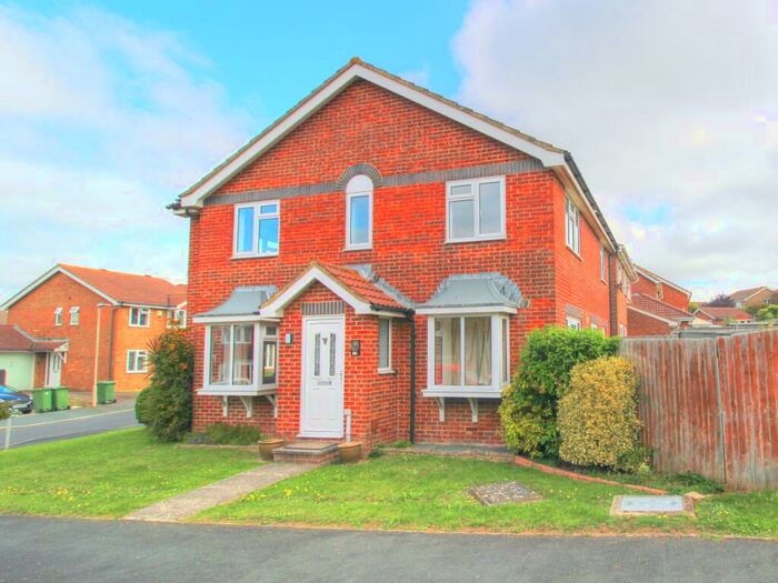 4 Bedroom Detached House To Rent In Rydal Way, Eastbourne, BN23