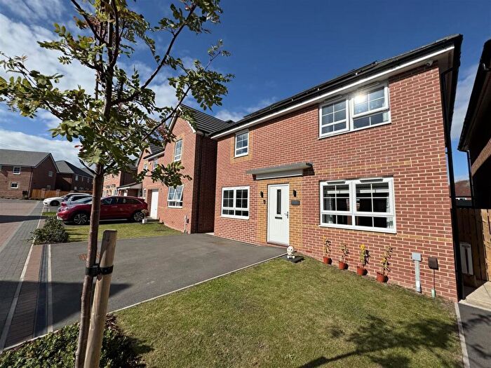 4 Bedroom Detached House For Sale In Dearne Hall Park, Barugh Green, S75
