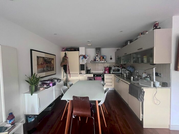 2 Bedroom Flat To Rent In The Broadway, London, N8