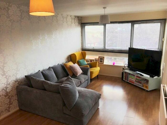 2 Bedroom Flat To Rent In Swift House Chigwell Road, South Woodford, E18