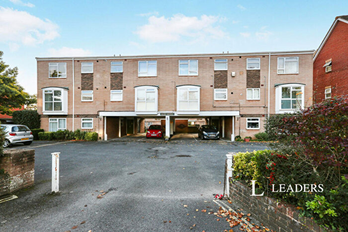 2 Bedroom Flat To Rent In Ross Mews, Victoria Road, Netley Abbey, SO31
