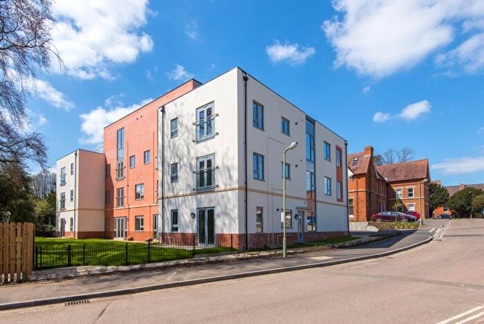 2 Bedroom Apartment To Rent In Hightown Gardens, Banbury, OX16