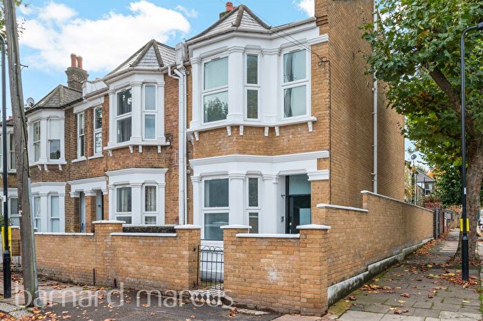 3 Bedroom Flat For Sale In Newton Avenue, London, W3