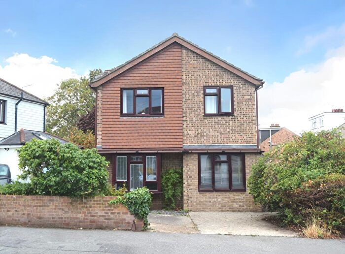 4 Bedroom Detached House For Sale In Moulsham Drive, Chelmsford, CM2