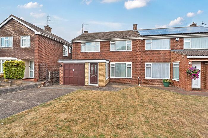 3 Bedroom Semi-Detached House For Sale In Brian Road, Harlington, LU5