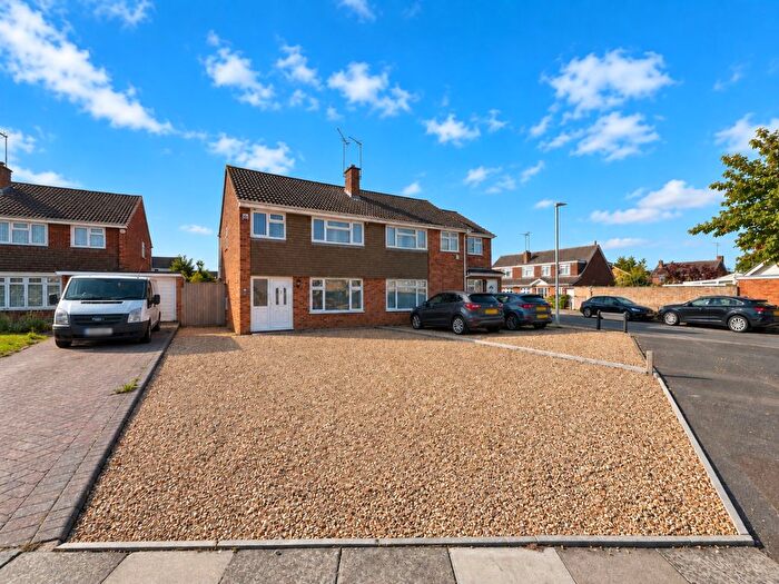 3 Bedroom Semi-Detached House For Sale In Turnpike Drive, Luton, Bedfordshire, LU3