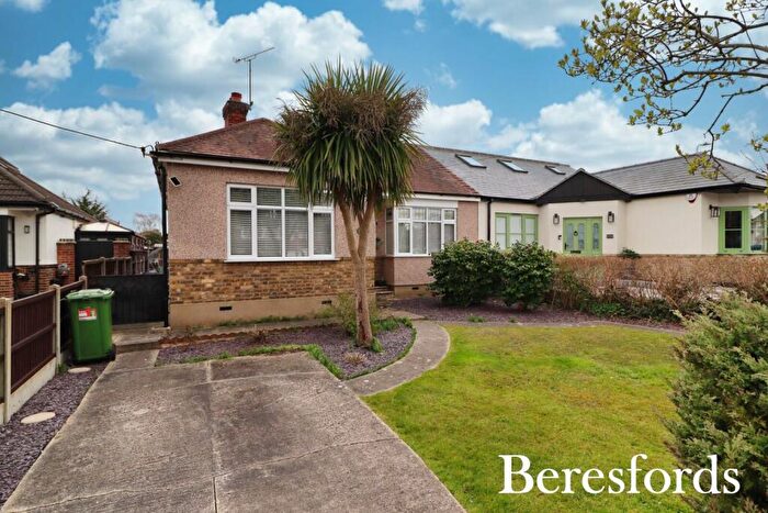 2 Bedroom Bungalow For Sale In Moor Lane, Upminster, RM14