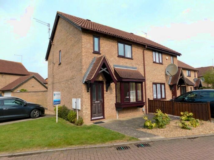 3 Bedroom Semi-Detached House To Rent In Martinsbridge, Peterborough, Cambridgeshire, PE1