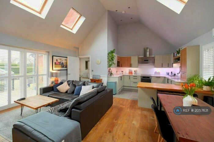 2 Bedroom Flat To Rent In Eversley Park, Folkestone, CT20