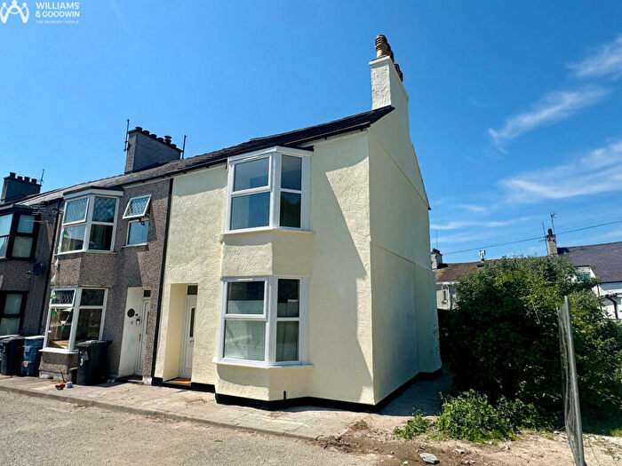 2 Bedroom End Of Terrace House For Sale In Garden Place, Holyhead, Anglesey, LL65